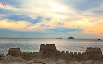 Toàn bộ đời sống của mình chỉ là những lâu đài trên cát